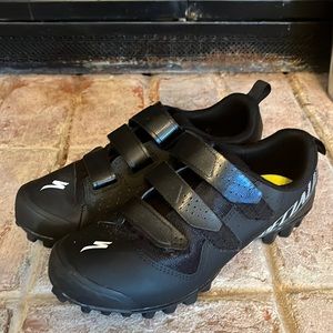 Cycle in Style Black Spin Shoes